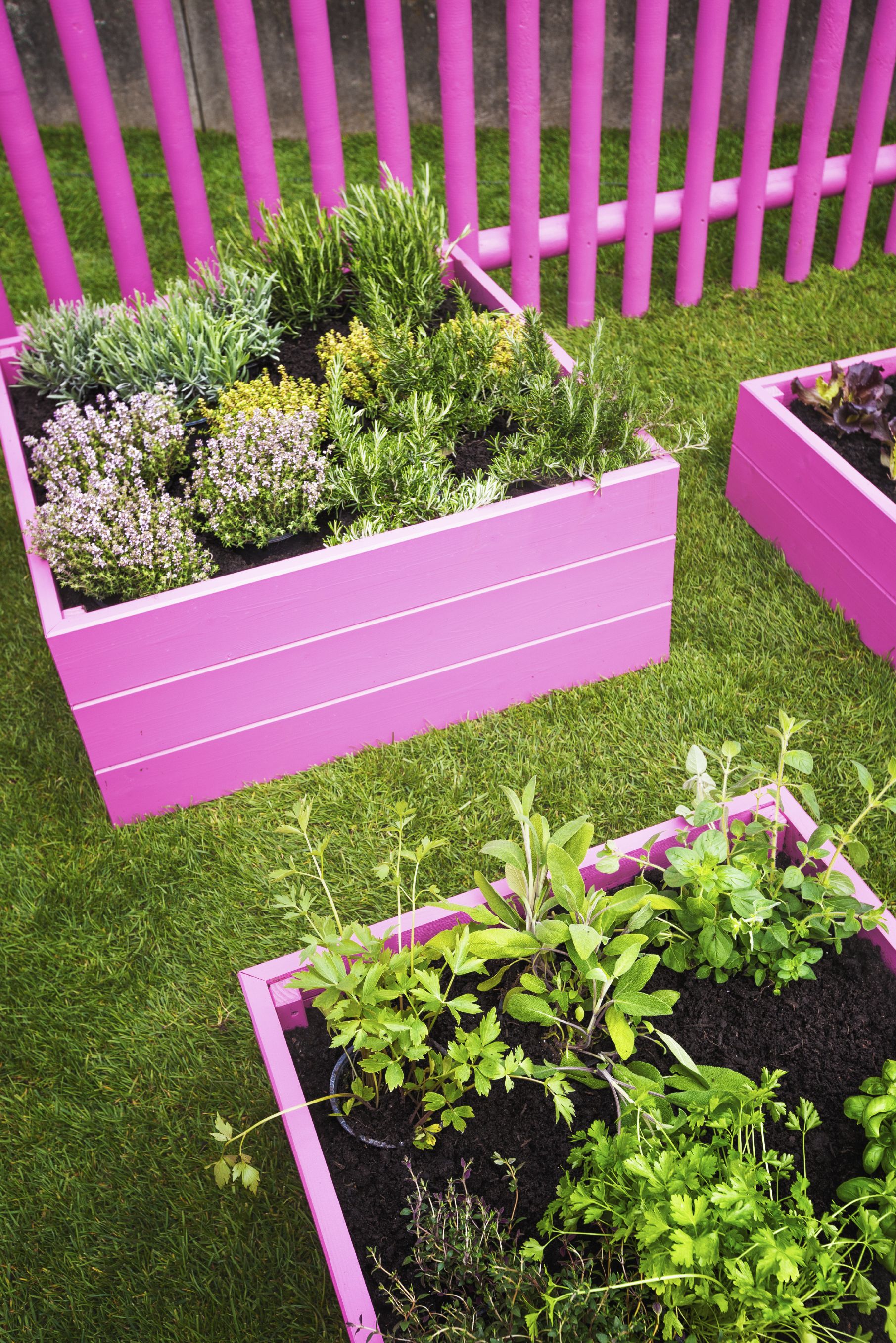 Amazing Wooden Garden Planters Ideas You Should Try Roundecor