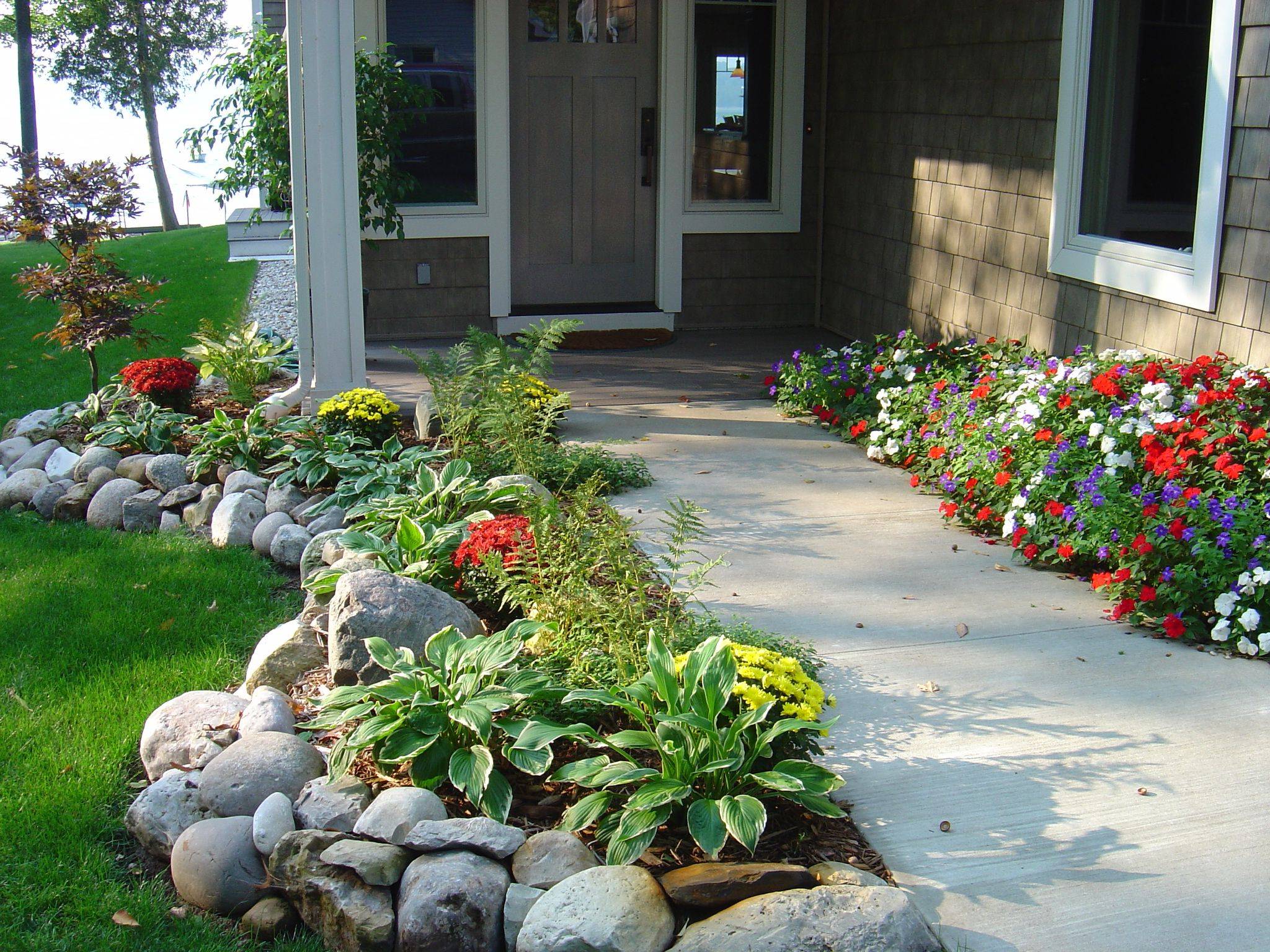 Lovely Front Yard Pathway Landscaping Ideas Page