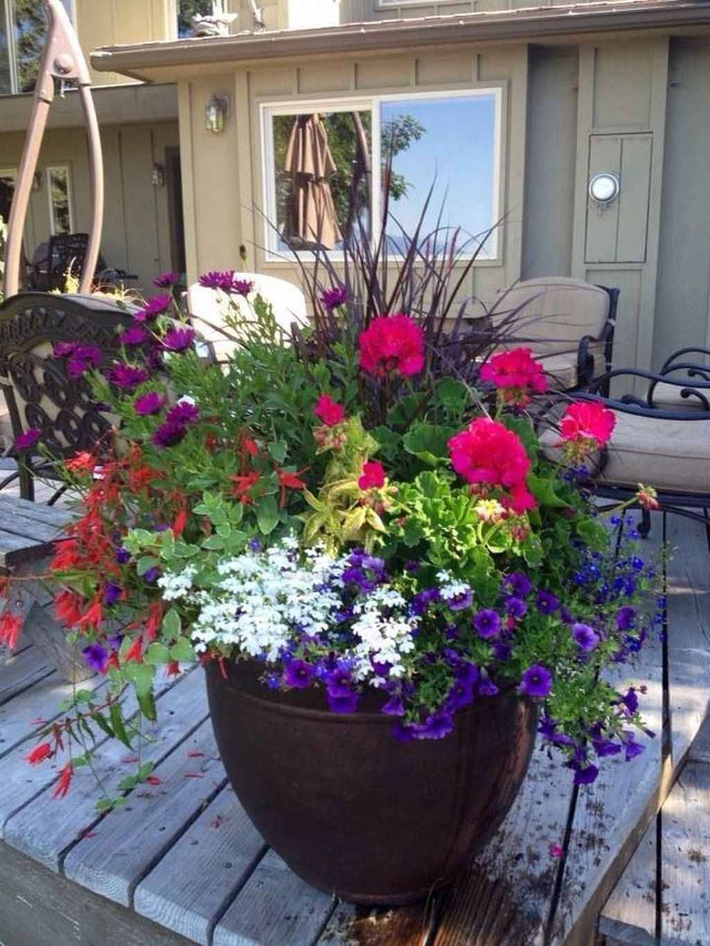 Gorgeous Summer Cotainer Garden Flowers Ideas