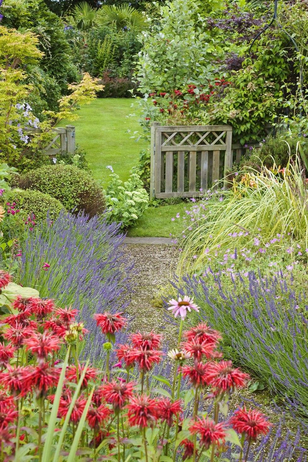 Impressive Stunning Front Yard Cottage Garden Landscaping Ideas