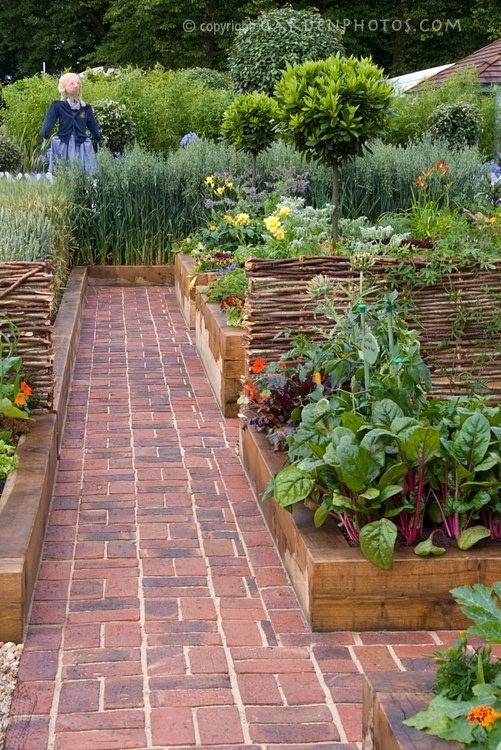 Spiral Brick Raised Garden Beds Design
