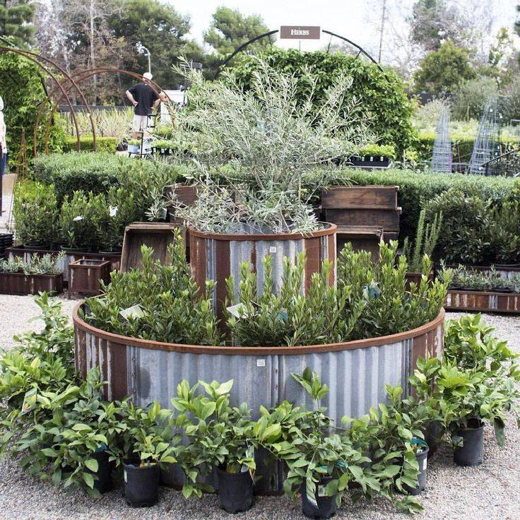 Amazing Beautiful Round Raised Garden Bed Ideas