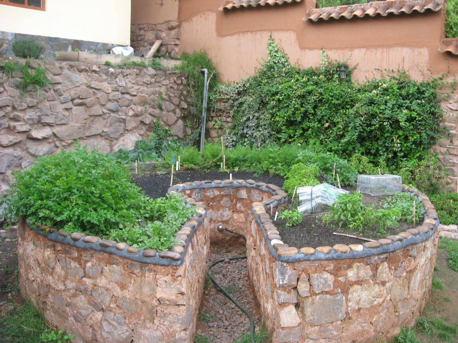 Keyhole Raised Bed Quiet Corner