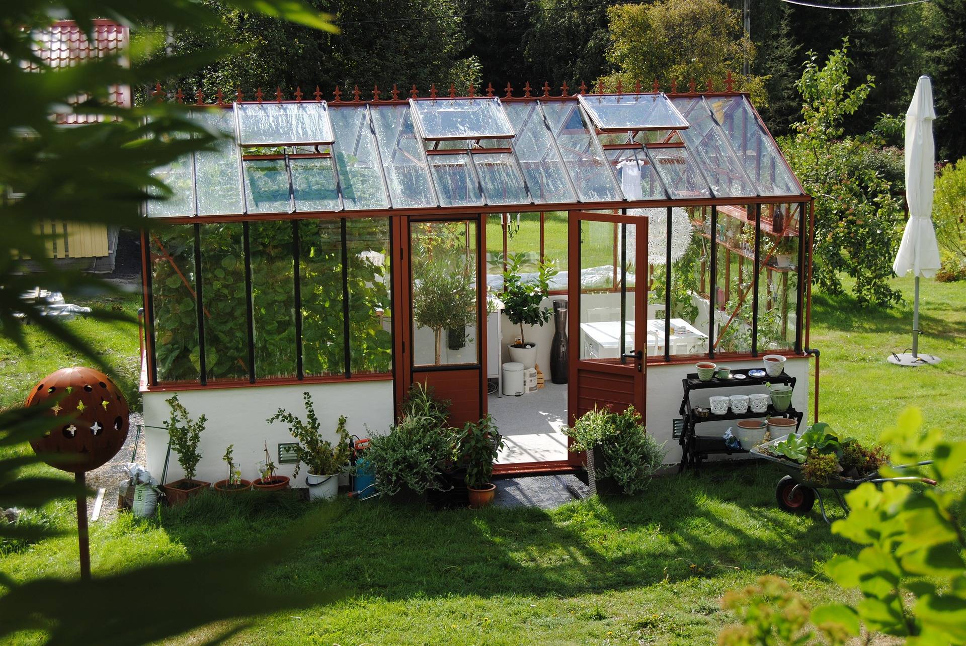 Stunning Greenhouse Indoor Design Ideas