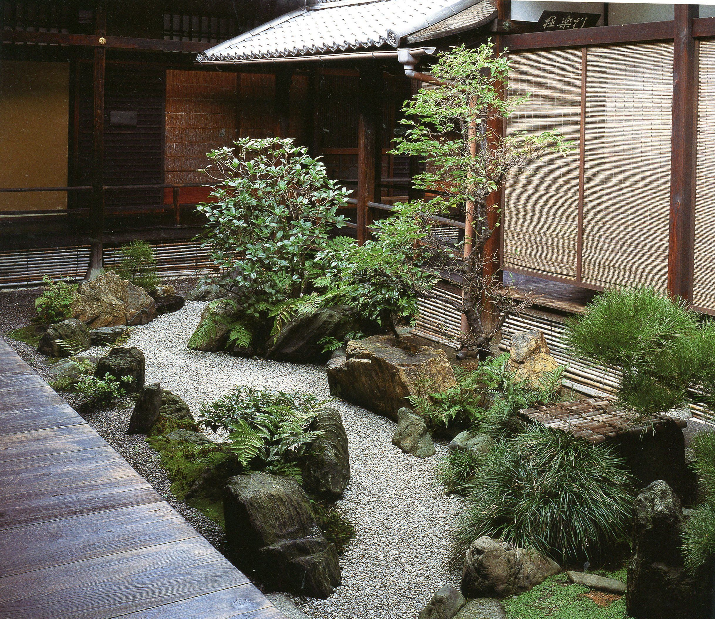 Wonderful Side Yard And Backyard Japanese Garden Design Ideas