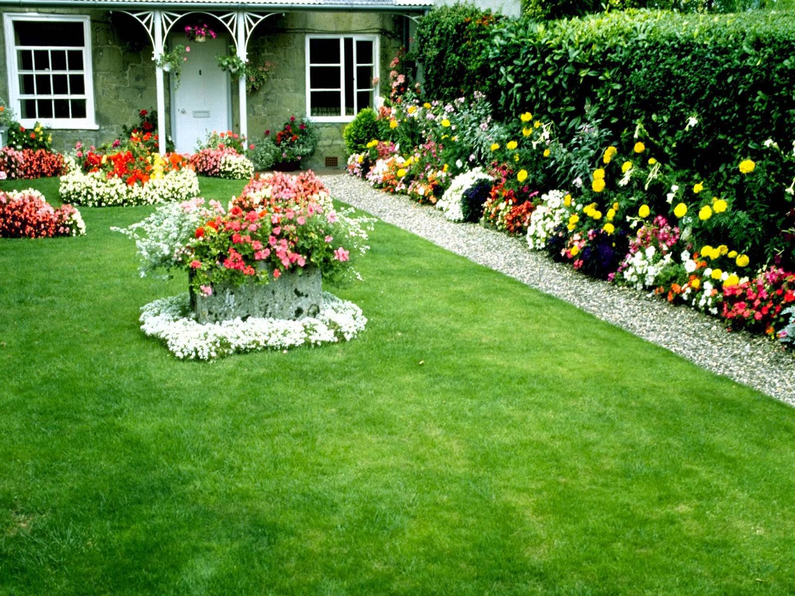 Beautiful Flower Beds Design Ideas
