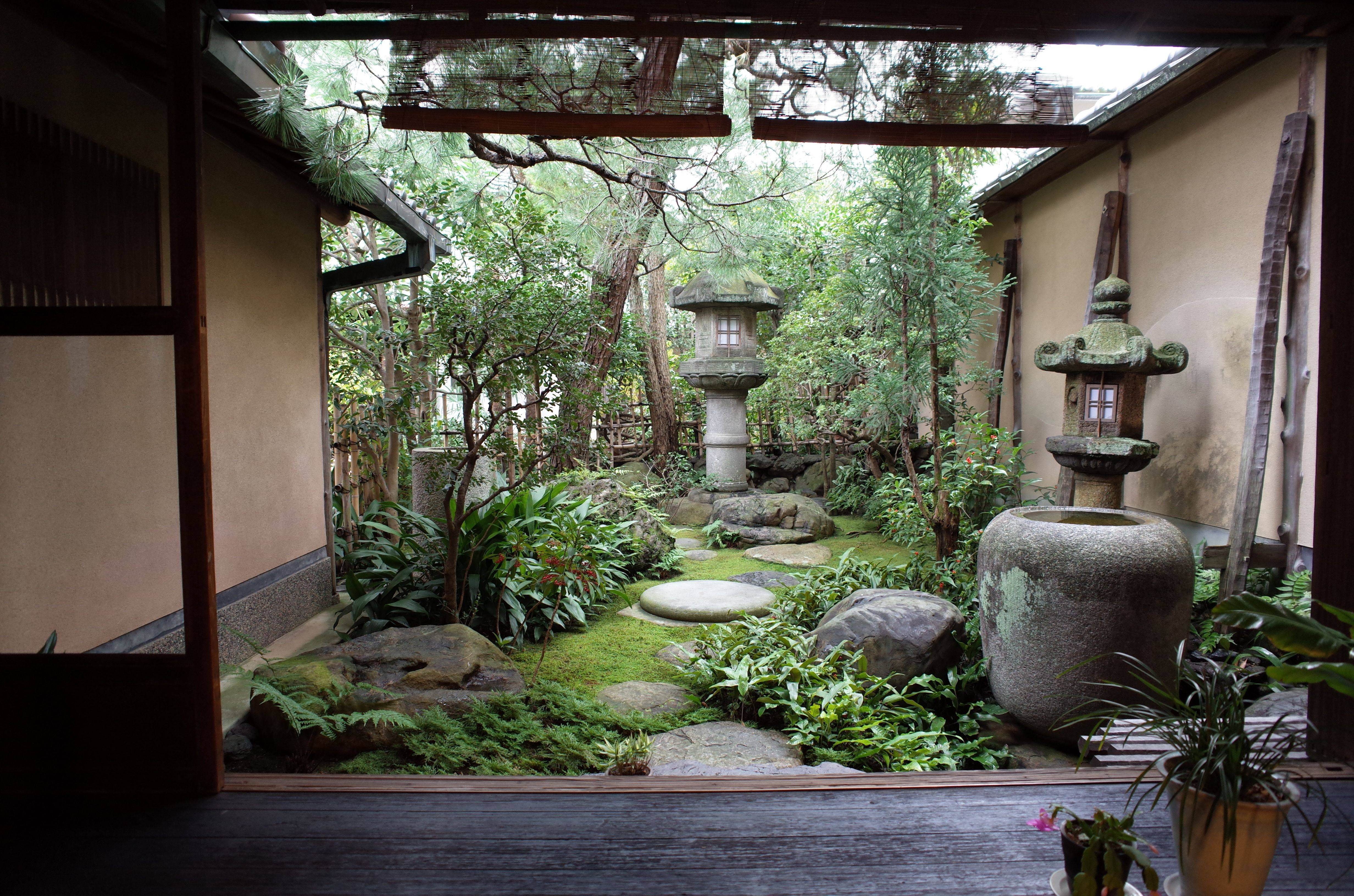 Inspiring Small Courtyard Garden Design