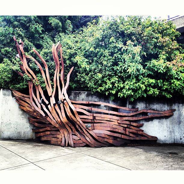 A Living Garden Sculpture Outdoor Living Room Ideas