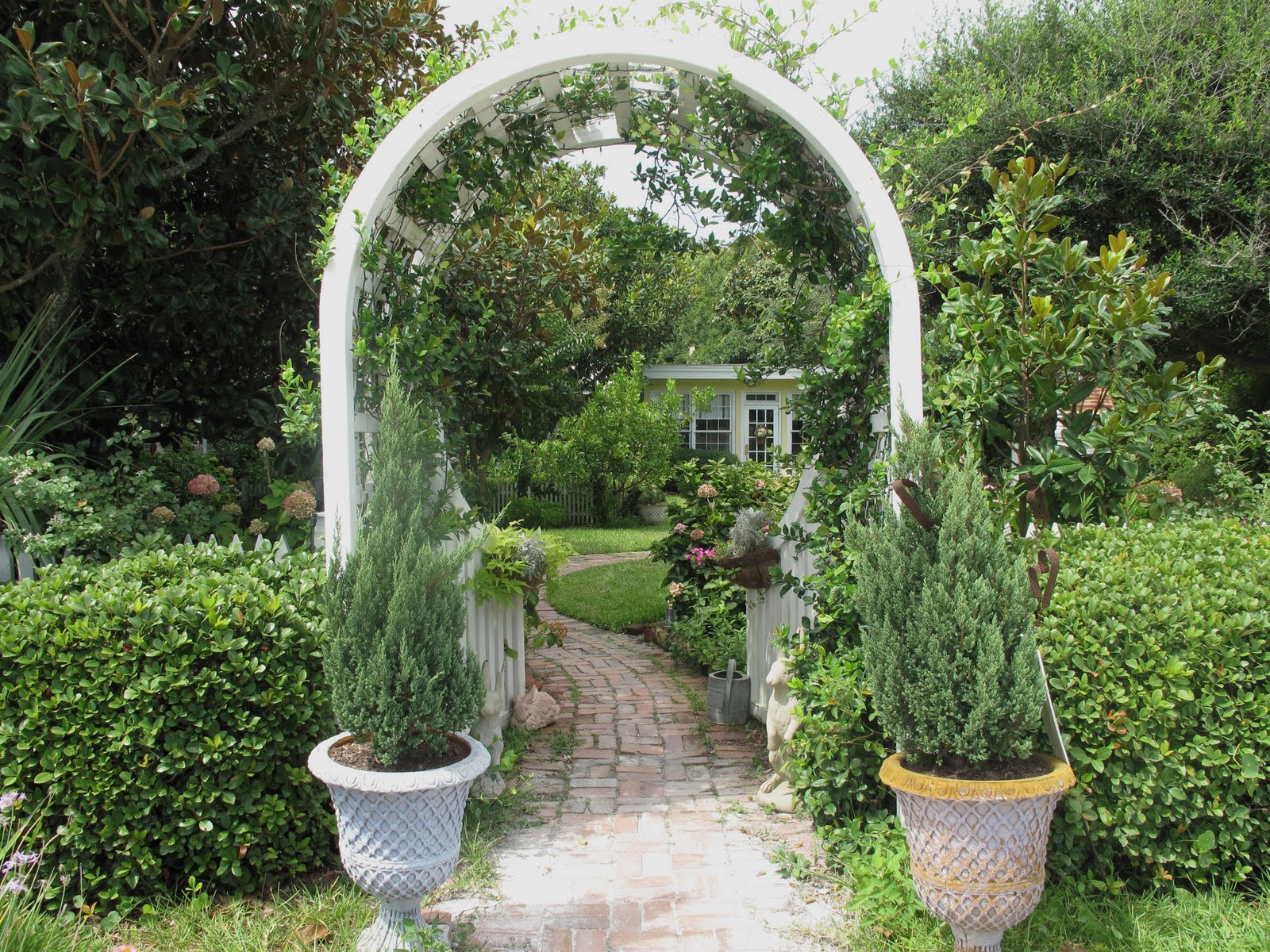 Stunning Small Patio Garden Decorating Ideas