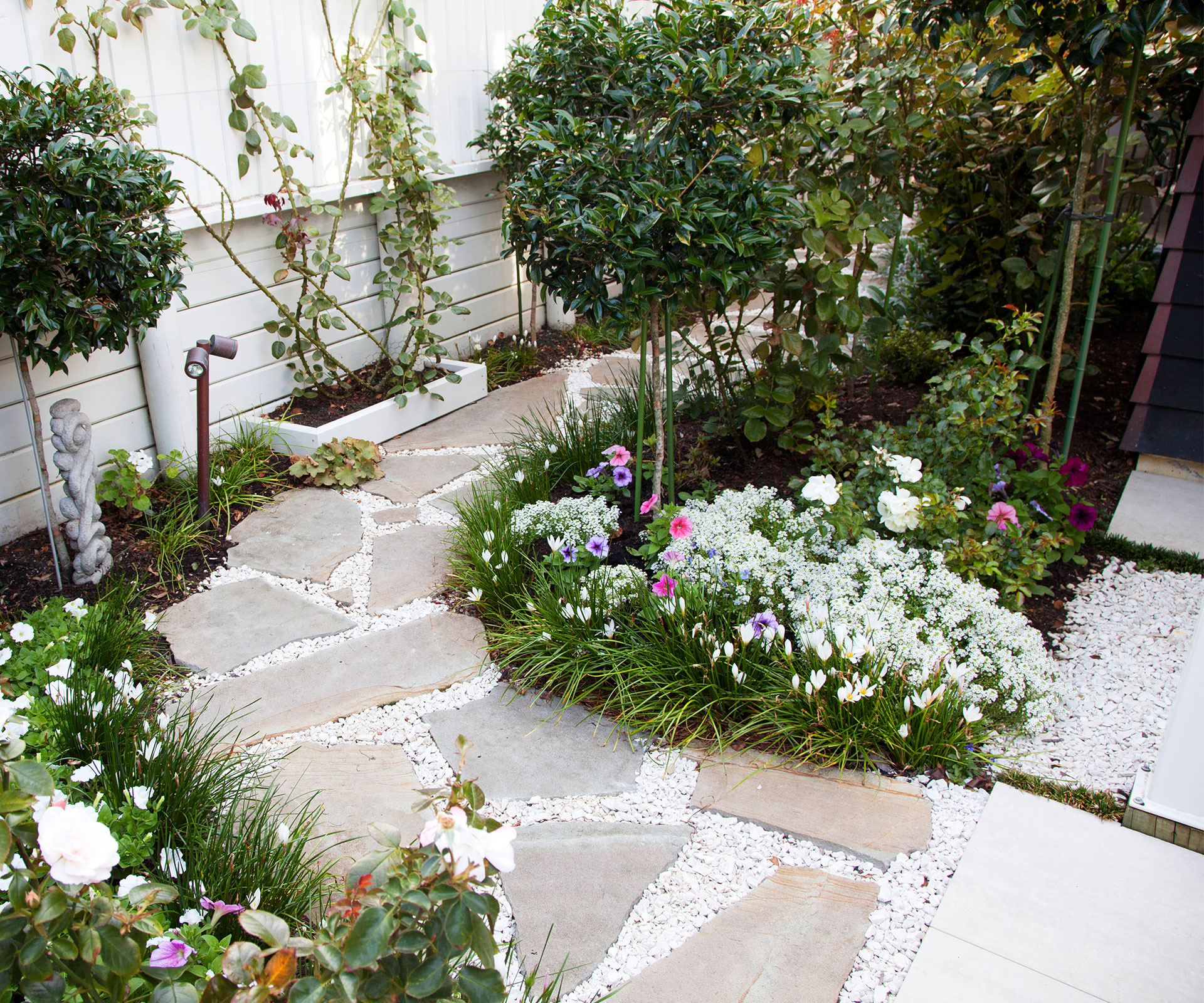This Pictureperfect Courtyard Garden