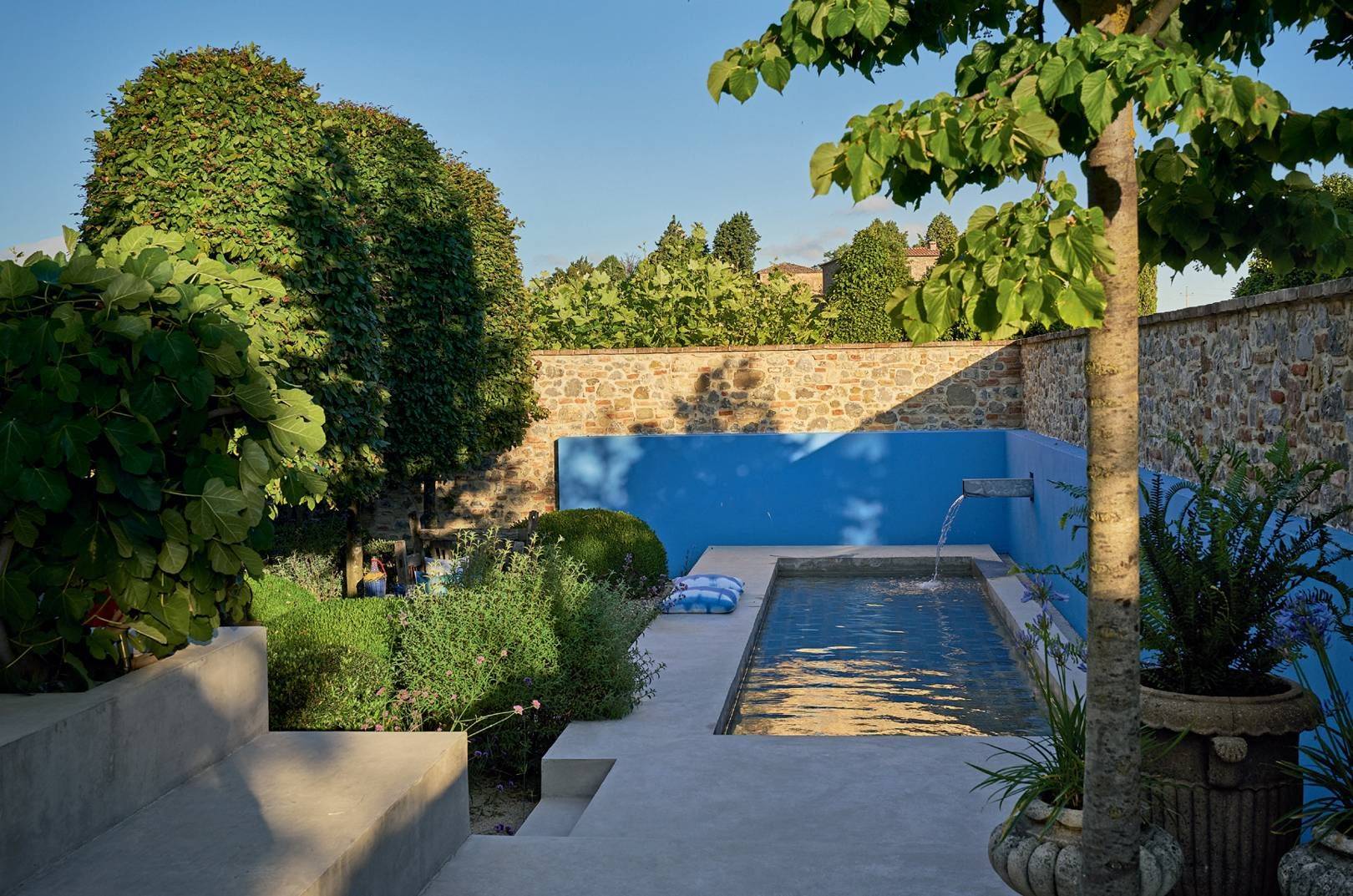 Mediterranean Fountain Garden Front Yard Garden