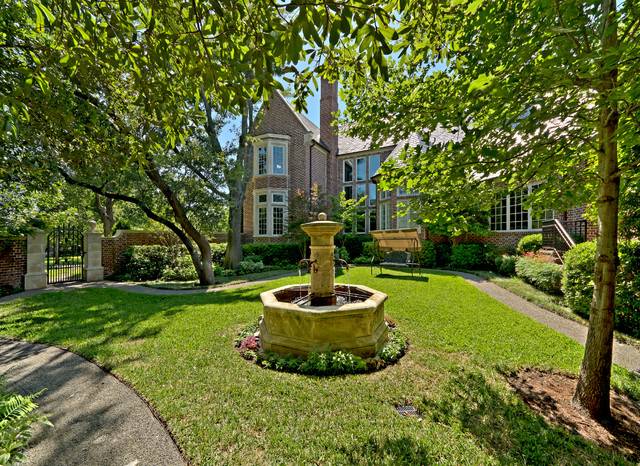 Traditional Landscape Dallas