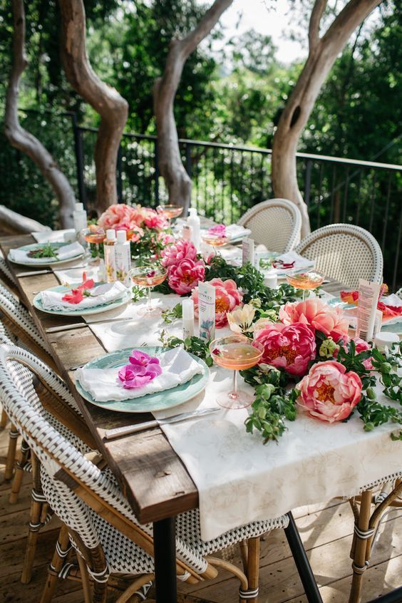 That Glorious Garden Wedding Theme