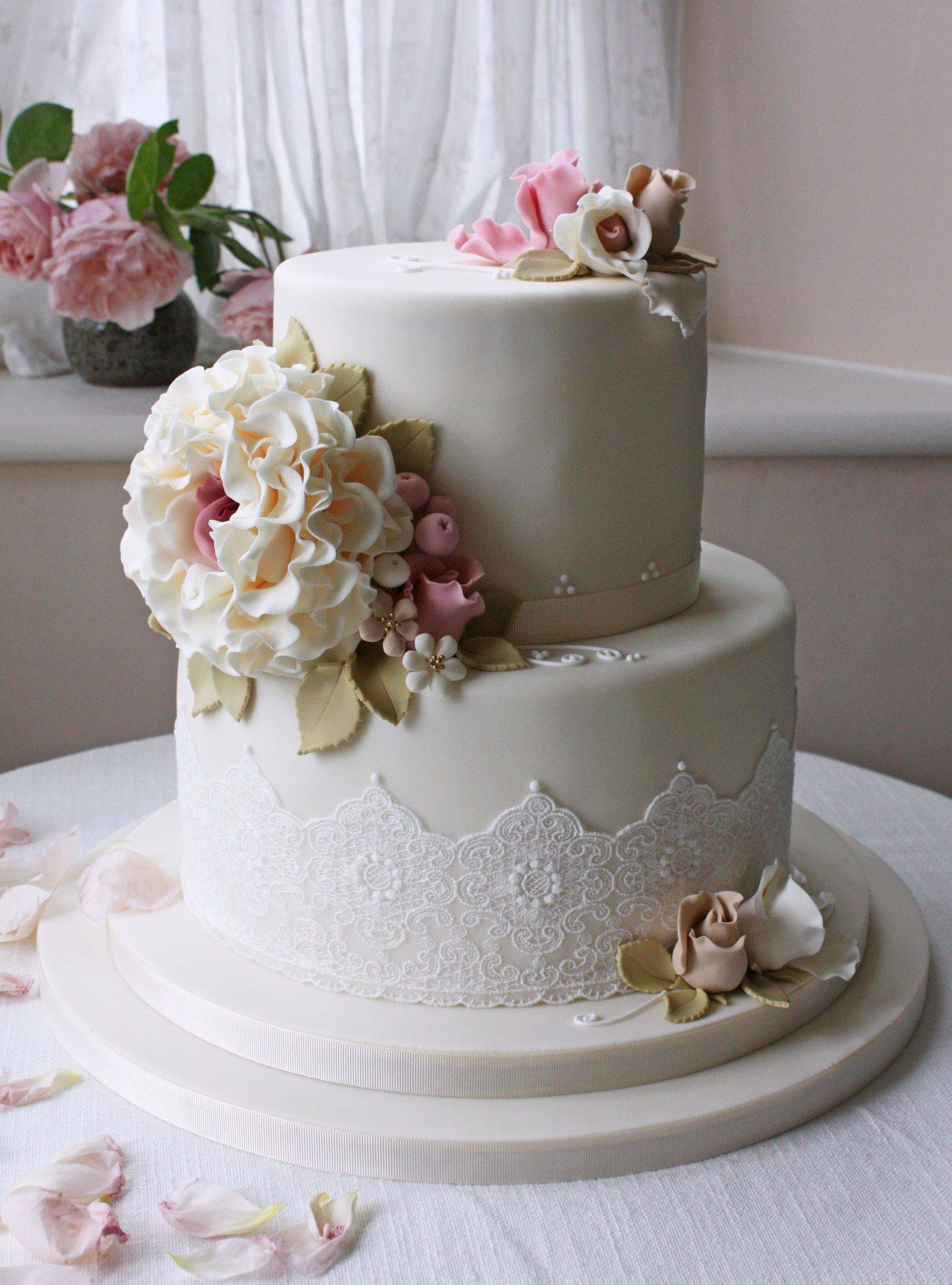 Garden Wedding Gardeninspired Wedding Cake Weddbook