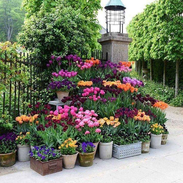 Beautiful Curb Appeal Spring Garden Ideas