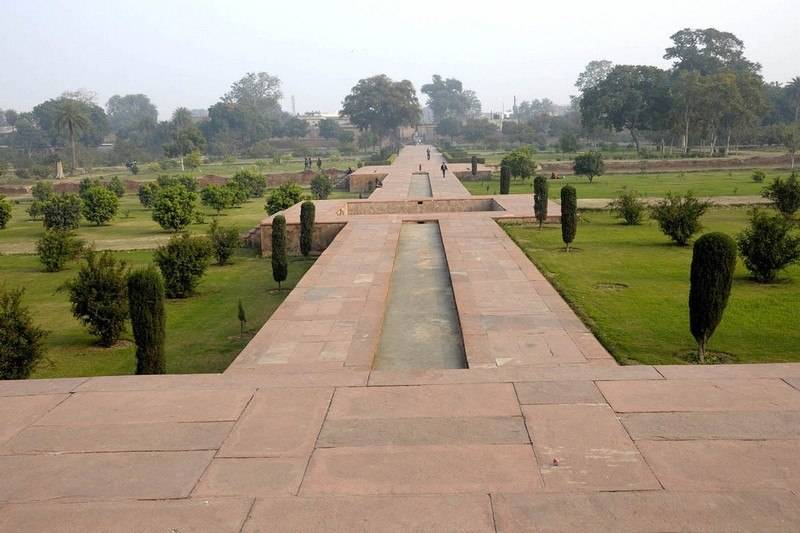 Garden Tourist Attraction Up Tourism