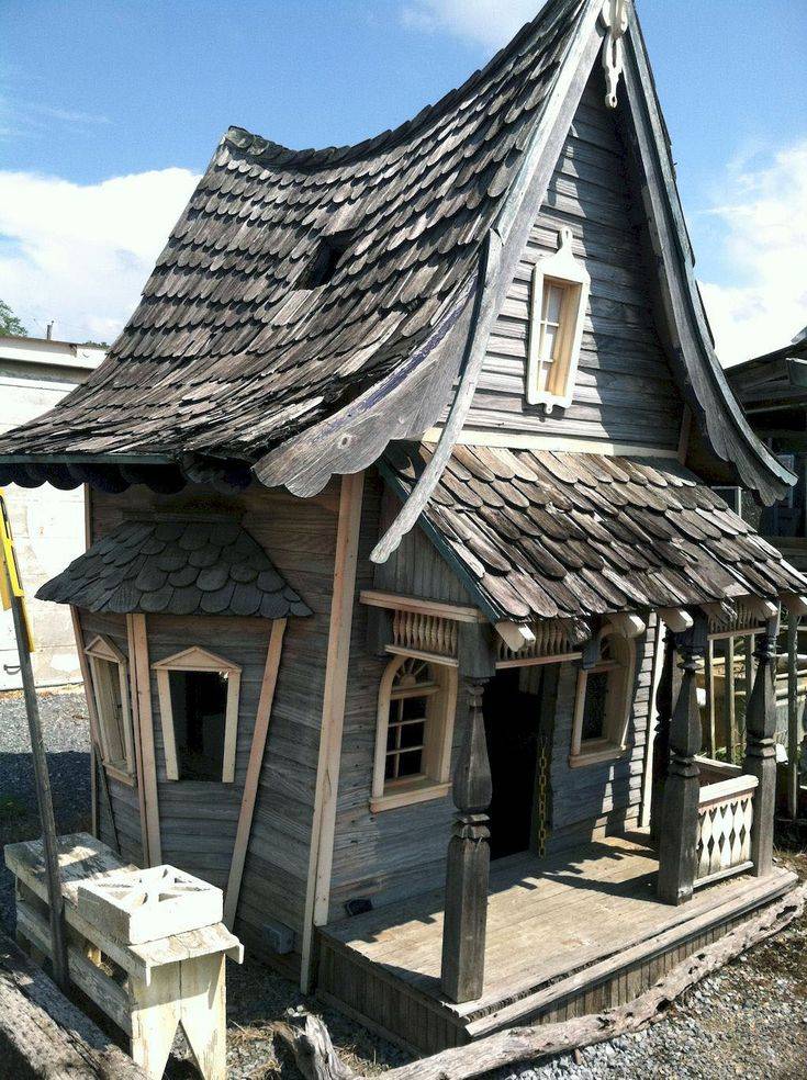 Crooked House
