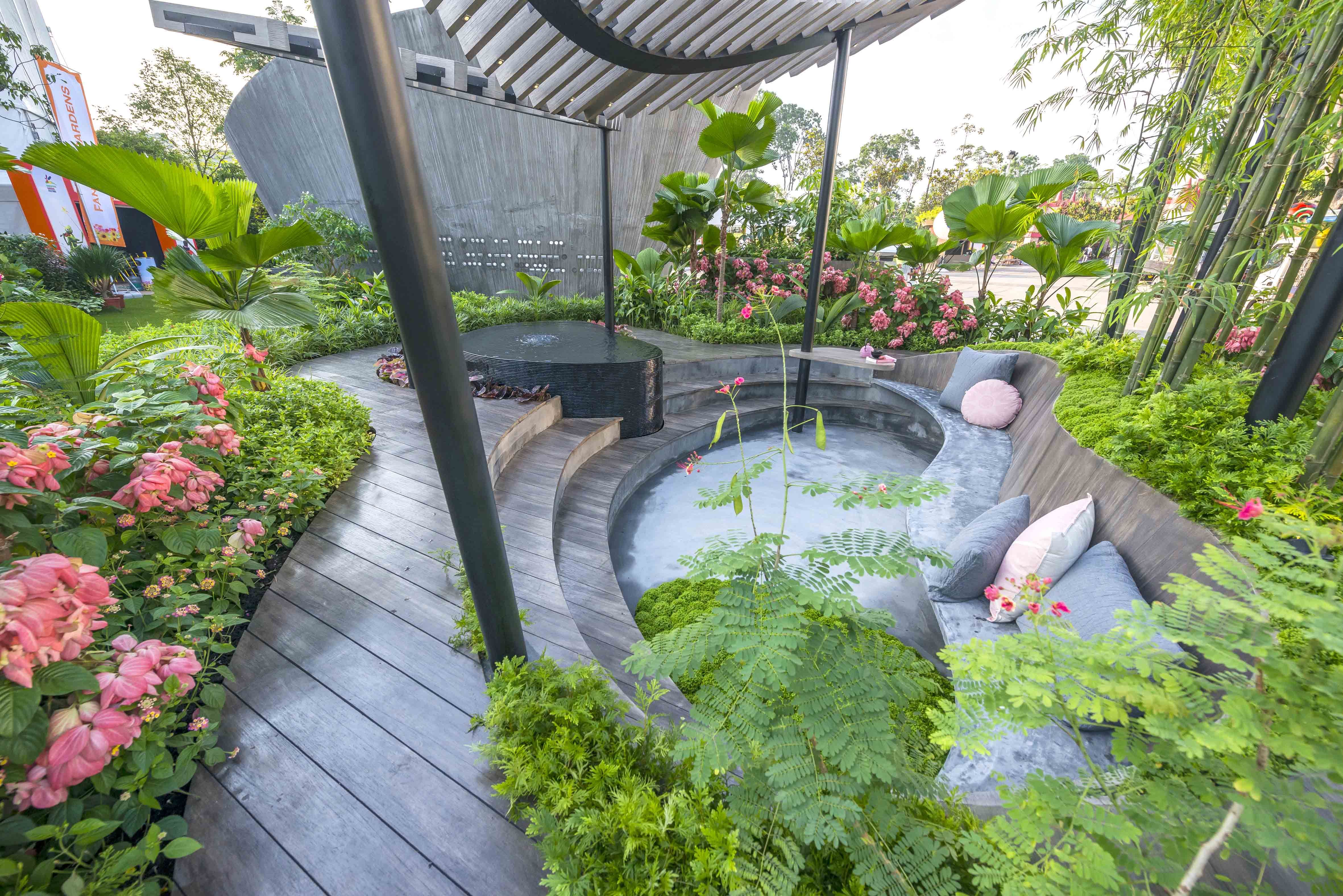 Mesmerizing Tropical Backyard Ideas