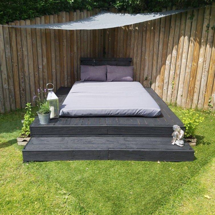 Interesting Outdoor Daybed