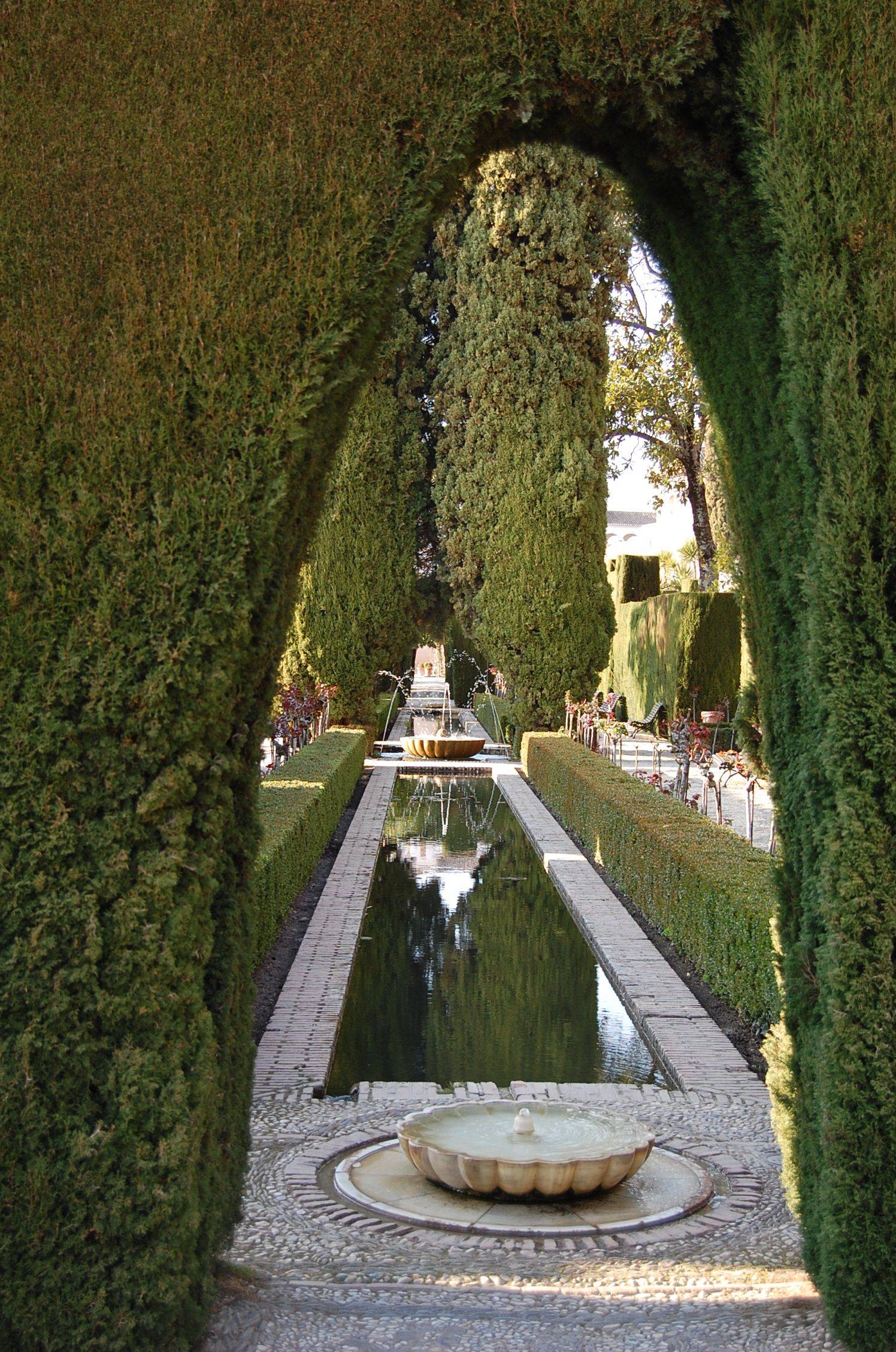 Alhambra Courtyard Alhambra Granada With Images Moroccan Garden