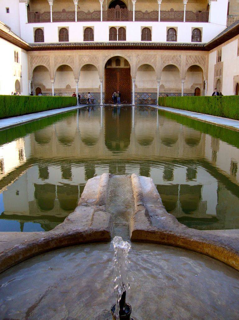 Alhambra Courtyard Alhambra Granada With Images Moroccan Garden