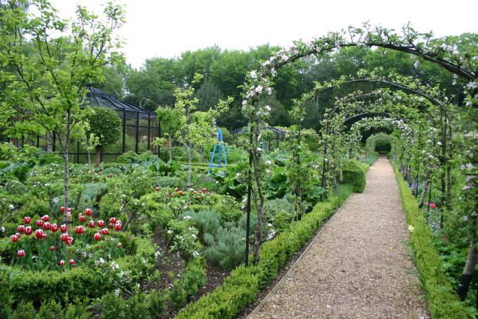 B B Barns Garden Center