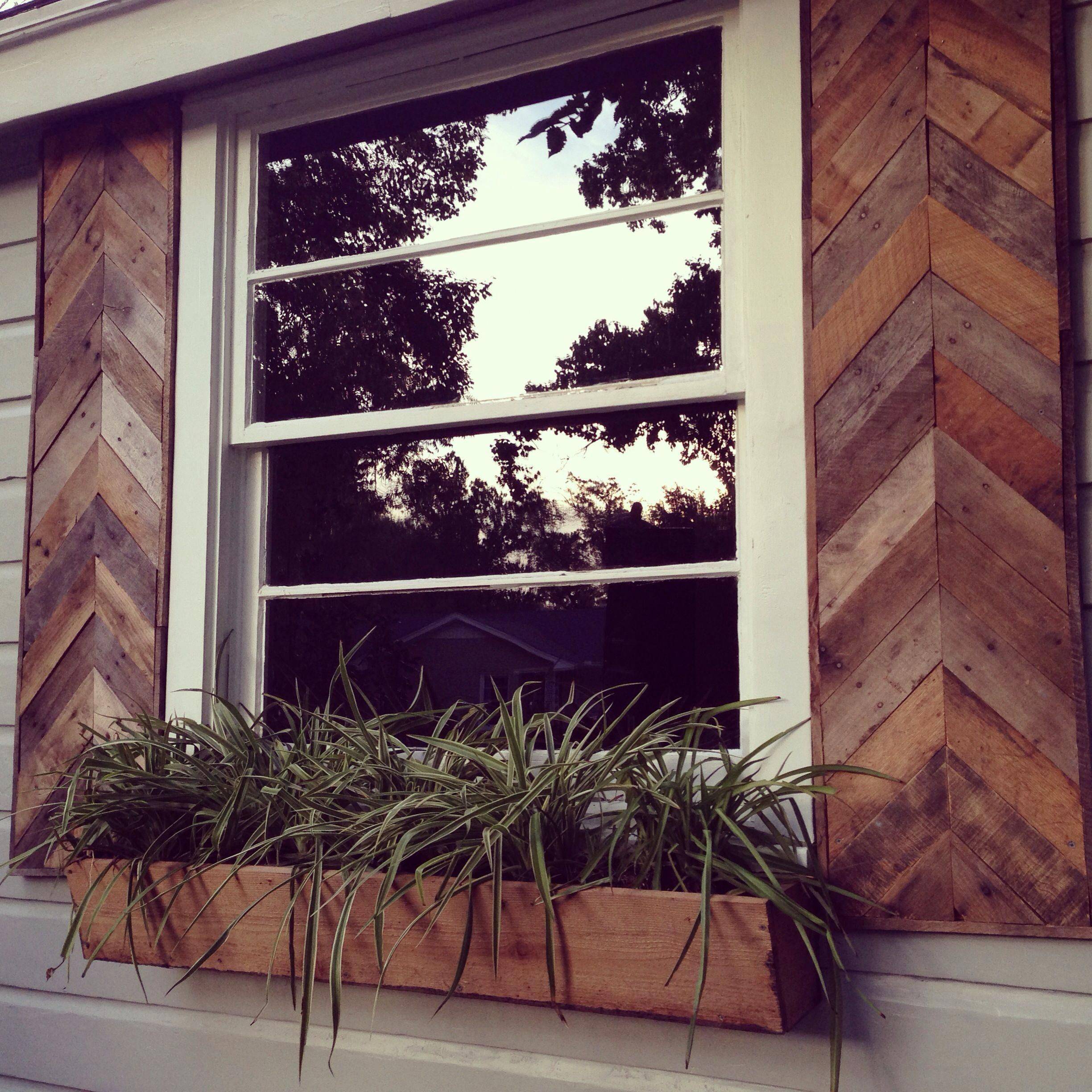 Best Old Shutter Outdoor Decor Ideas