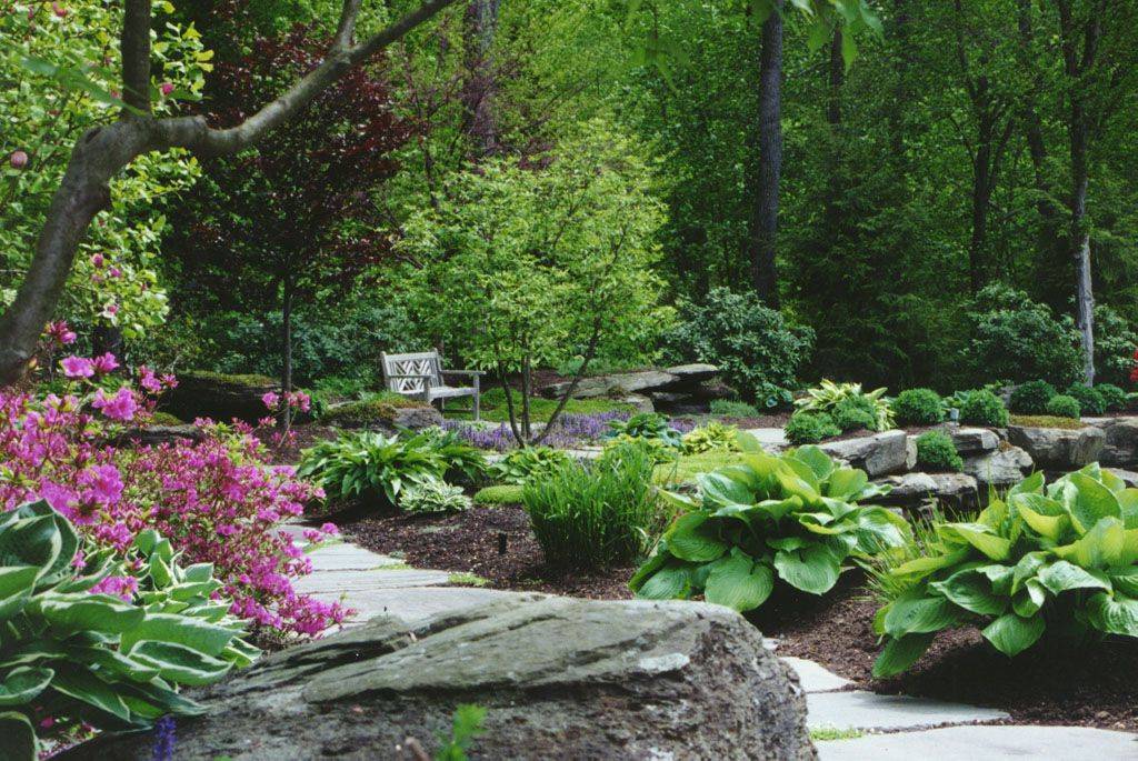 Serene Sunken Garden Seating Areas We