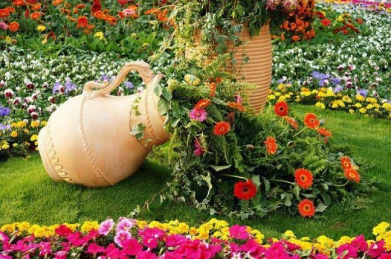 A Spilled Flower Pot Garden Design Idea