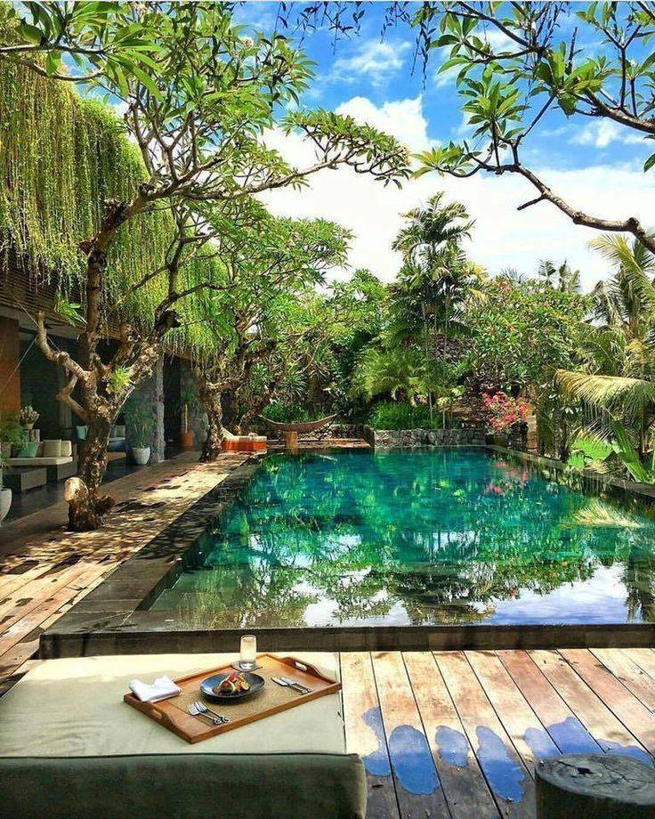 Tina Tropical Pool