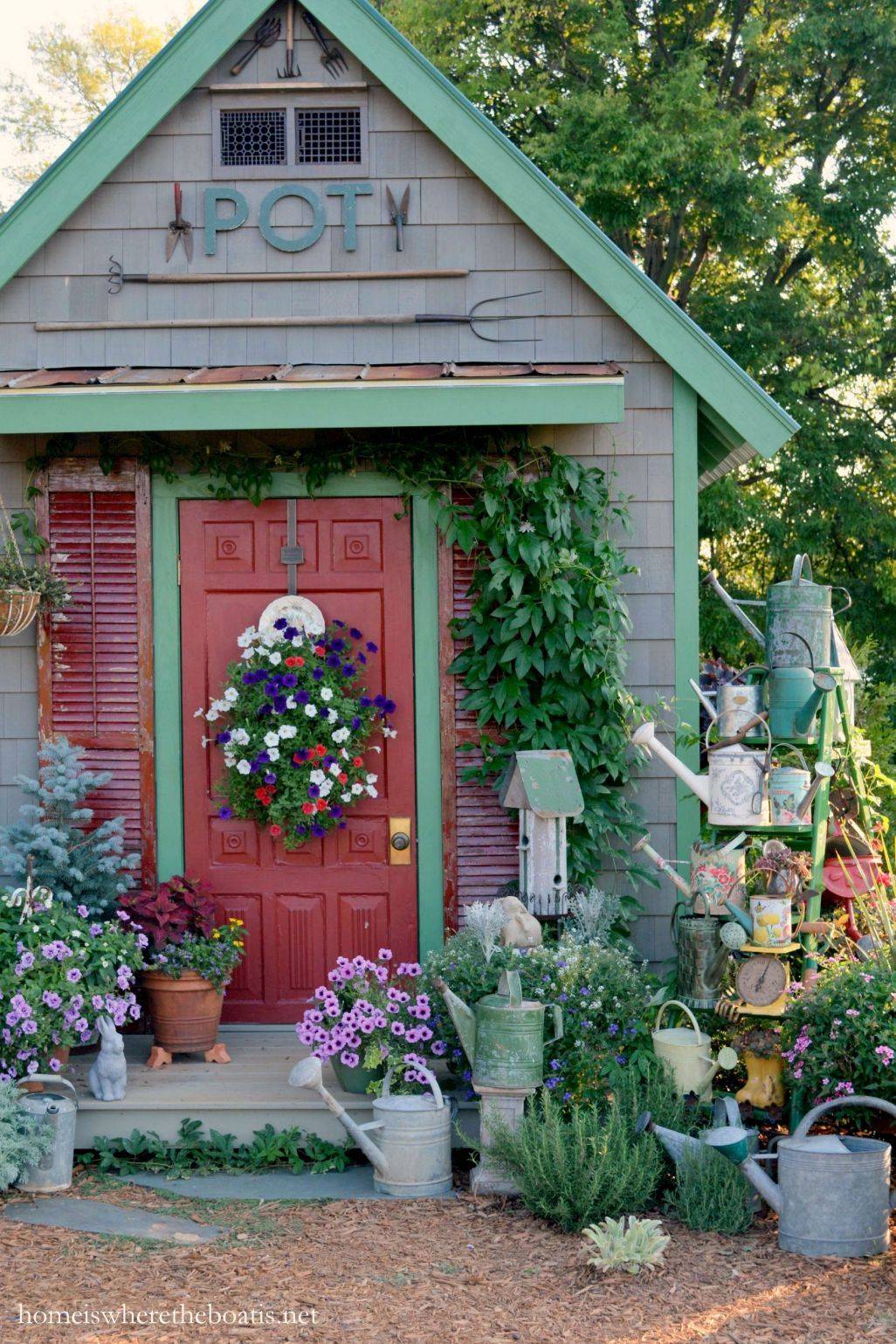 Awesome Shed Garden Plants Ideas
