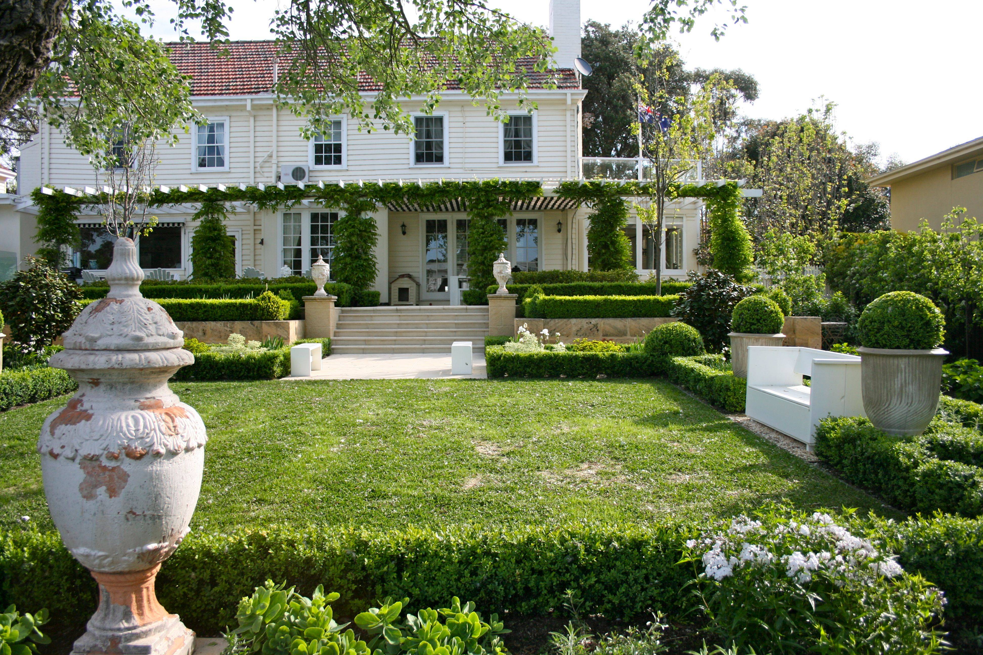 Stunning Hamptons Style Gardens