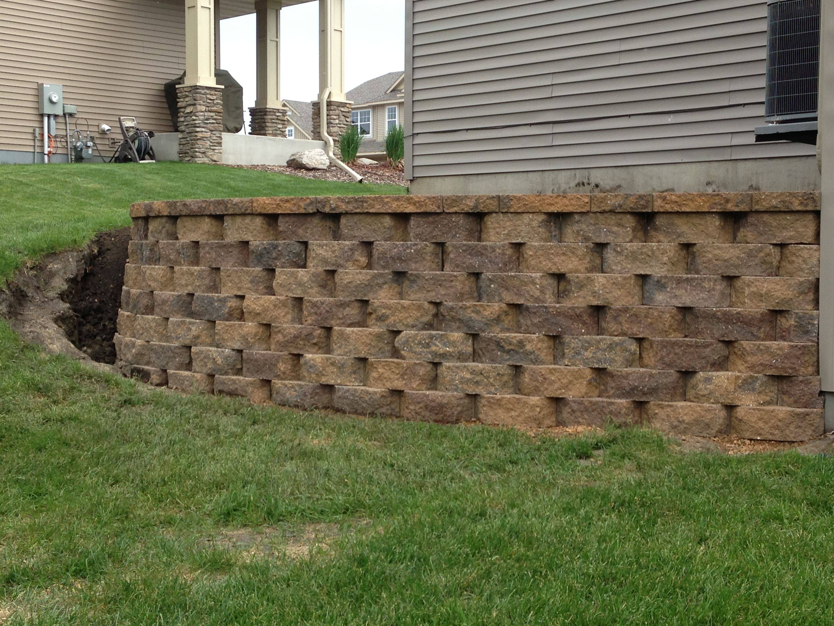 Sloped Backyard Retaining Wall Trend Home Design Trend