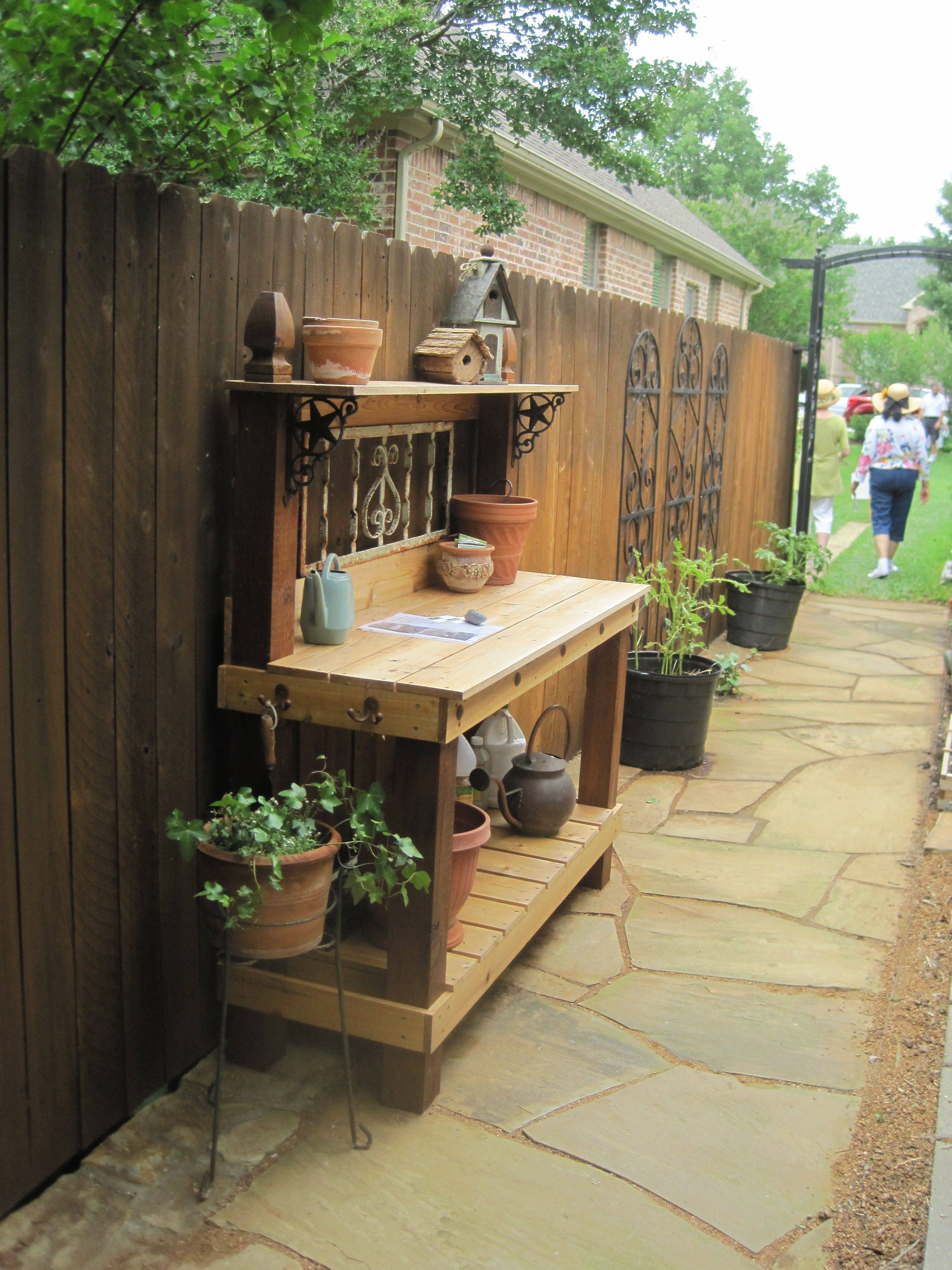 Charming Outdoor Garden Potting Bench Design Ideas Decorelated