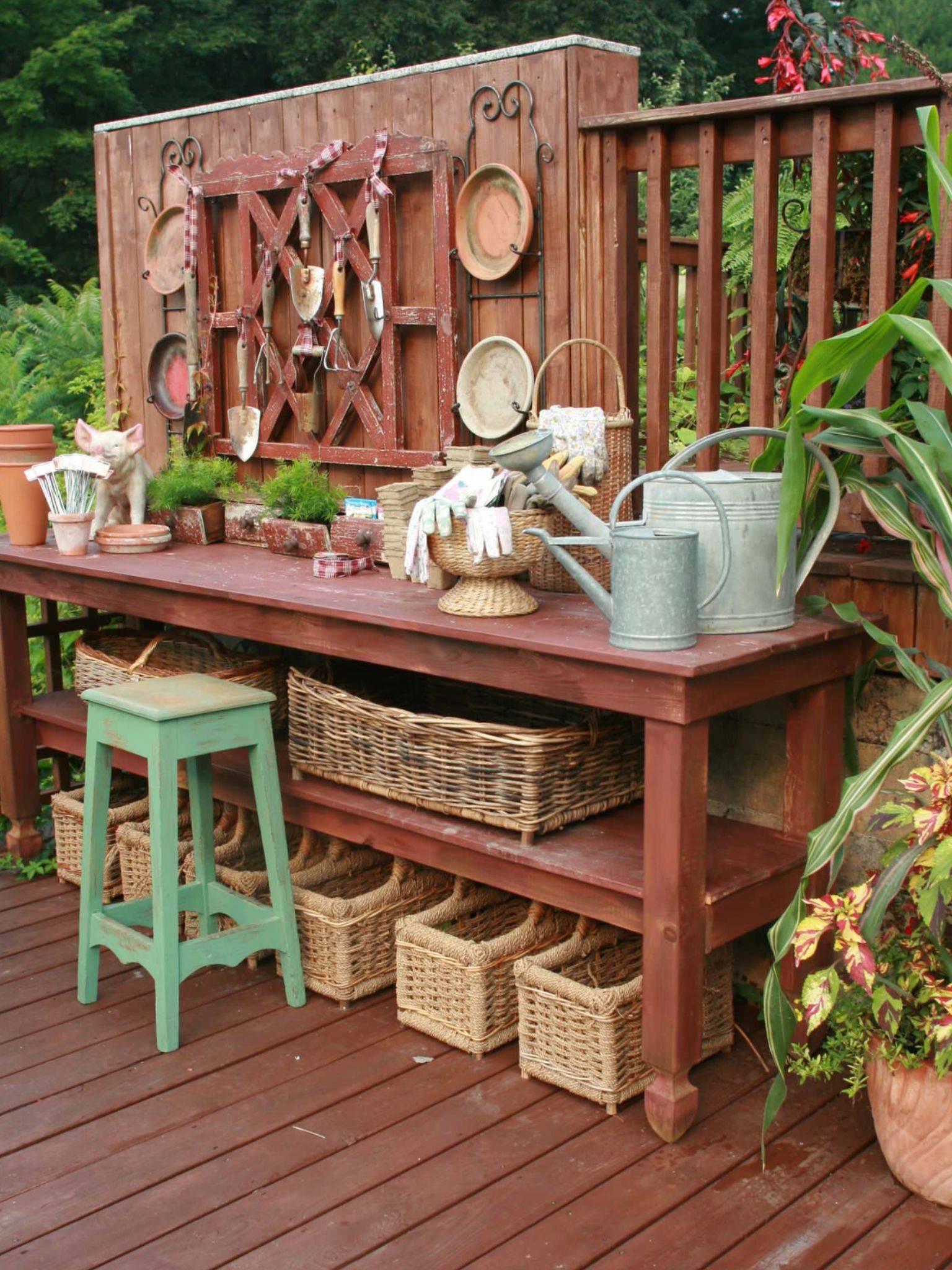 Outdoor Entertaining Potting Bench