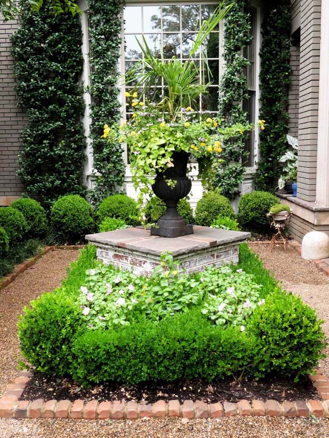 A Small Courtyard Garden