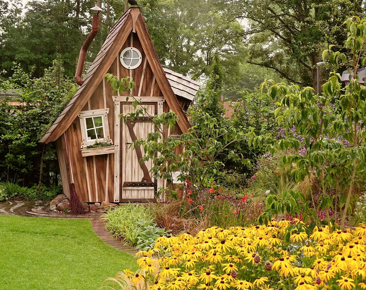 Lovely And Cute Garden Shed Design Ideas