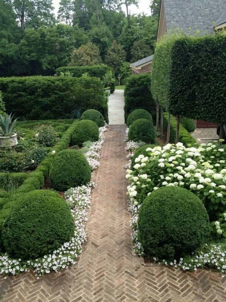 Beautiful Green And White Garden Ideas