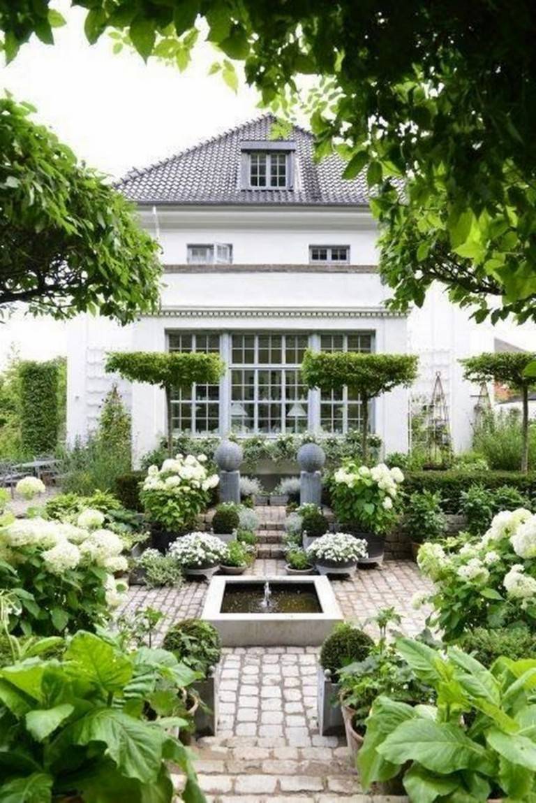 Beautiful Green And White Garden Ideas