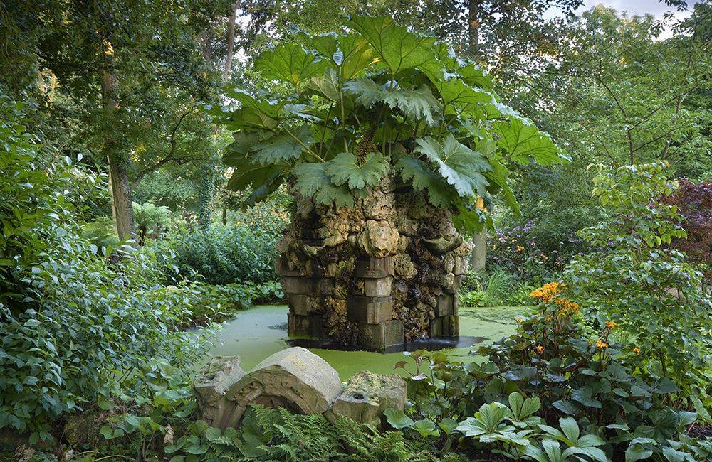 Impressive Stumpery Garden Decorations