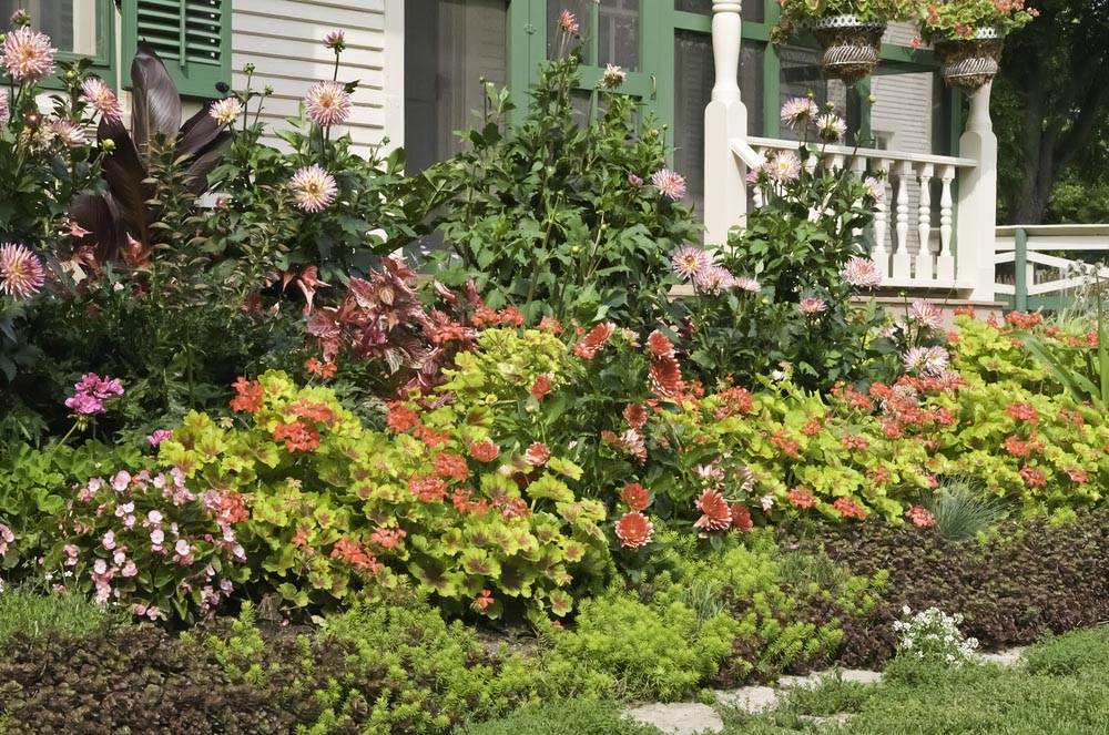 Fabulous And Welcoming Front Porch Garden Ideas