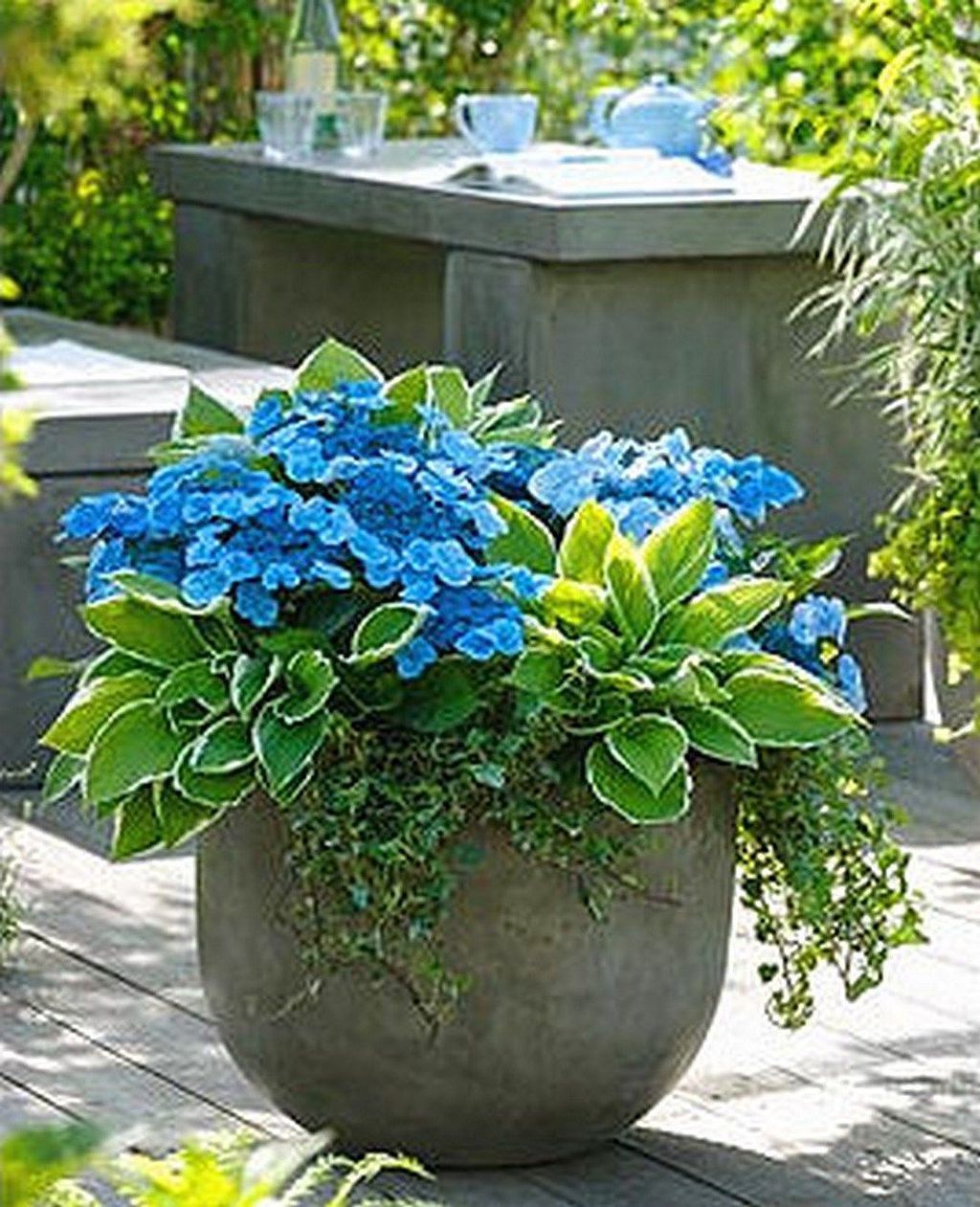 Festive Outdoor Holiday Planter Ideas