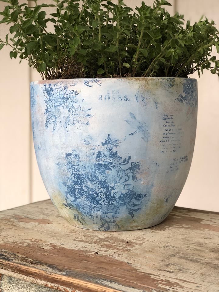 Festive Outdoor Holiday Planter Ideas