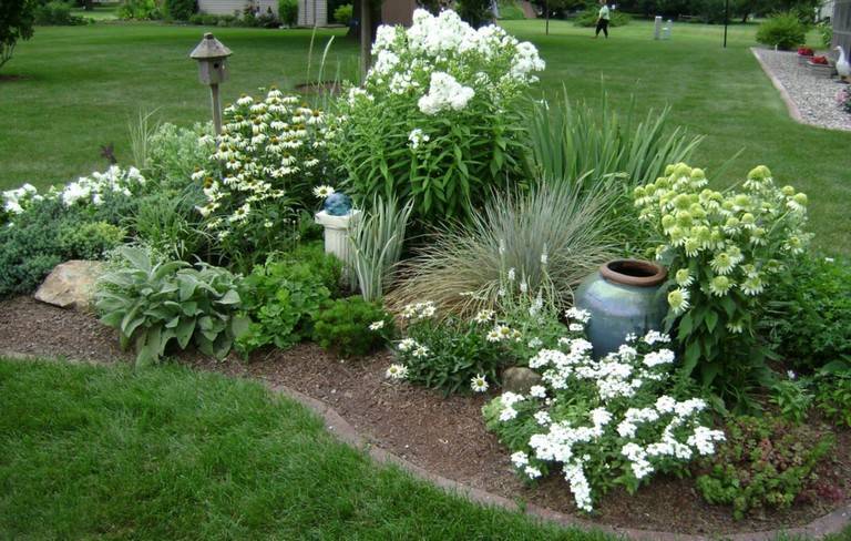 Beautiful Green And White Garden Ideas