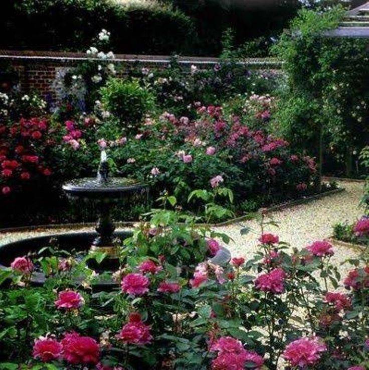 This Peaceful English Courtyard Garden