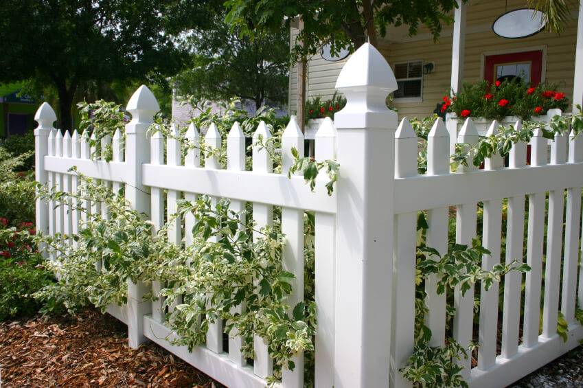 M White Chain Garden Fence Pack Garden