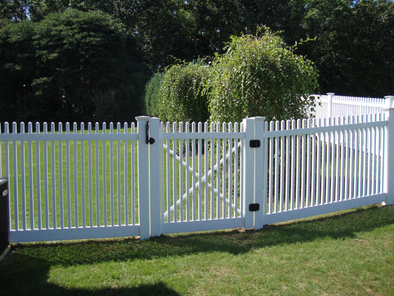 Tall White Vinyl Fence Outdoor Garden Ideas