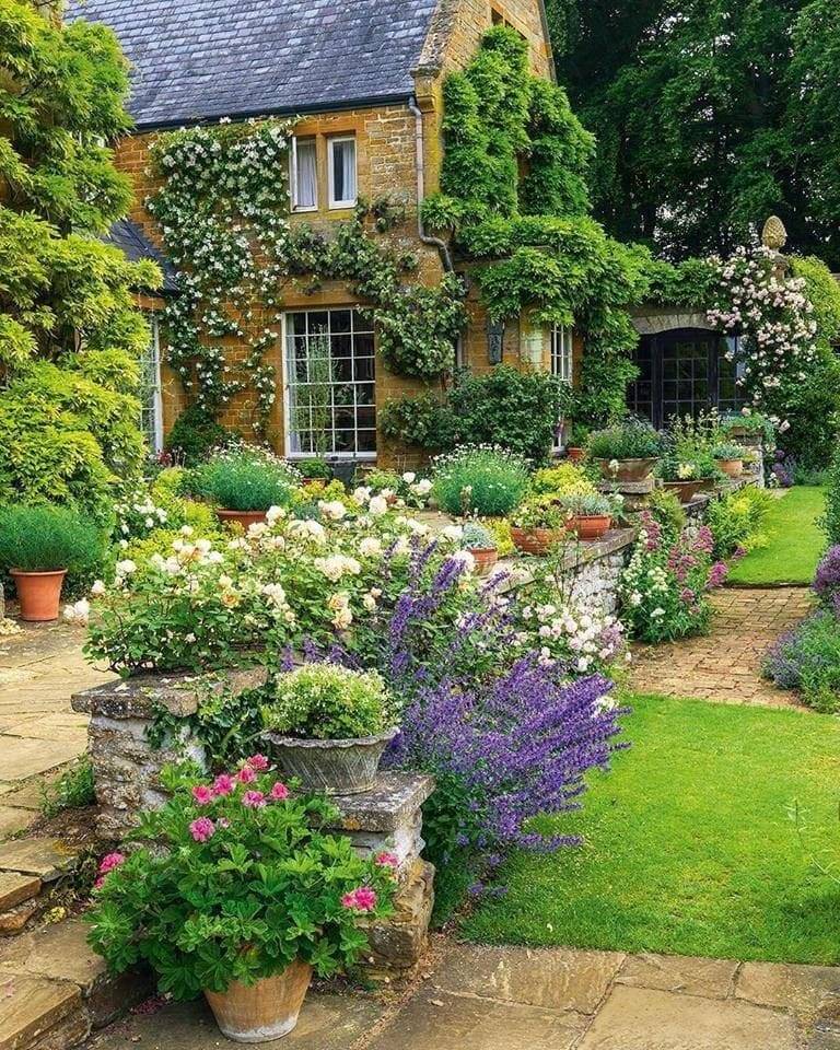 Beautiful Front Yard Cottage Ideas