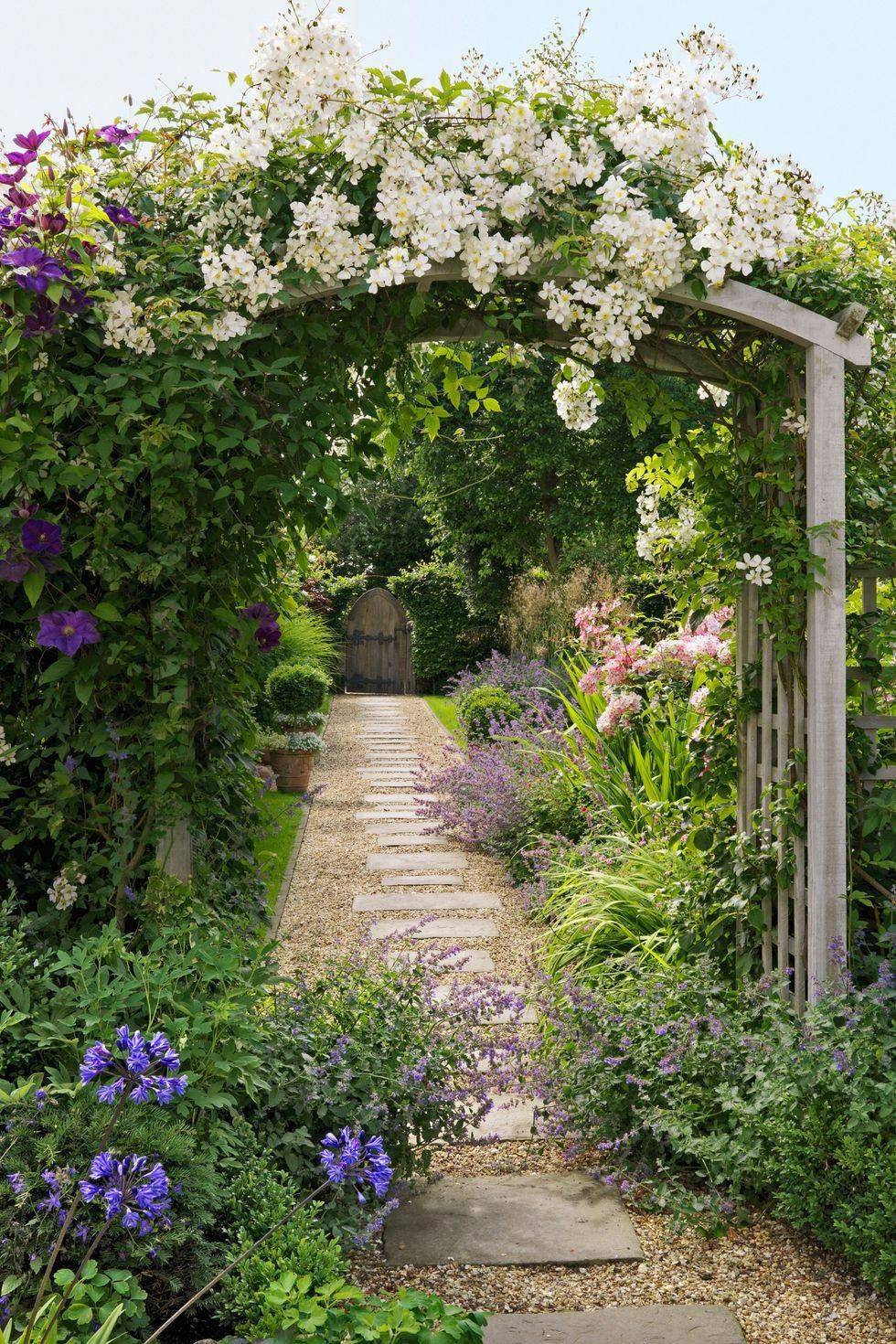Stunning Country Cottage Gardens Ideas