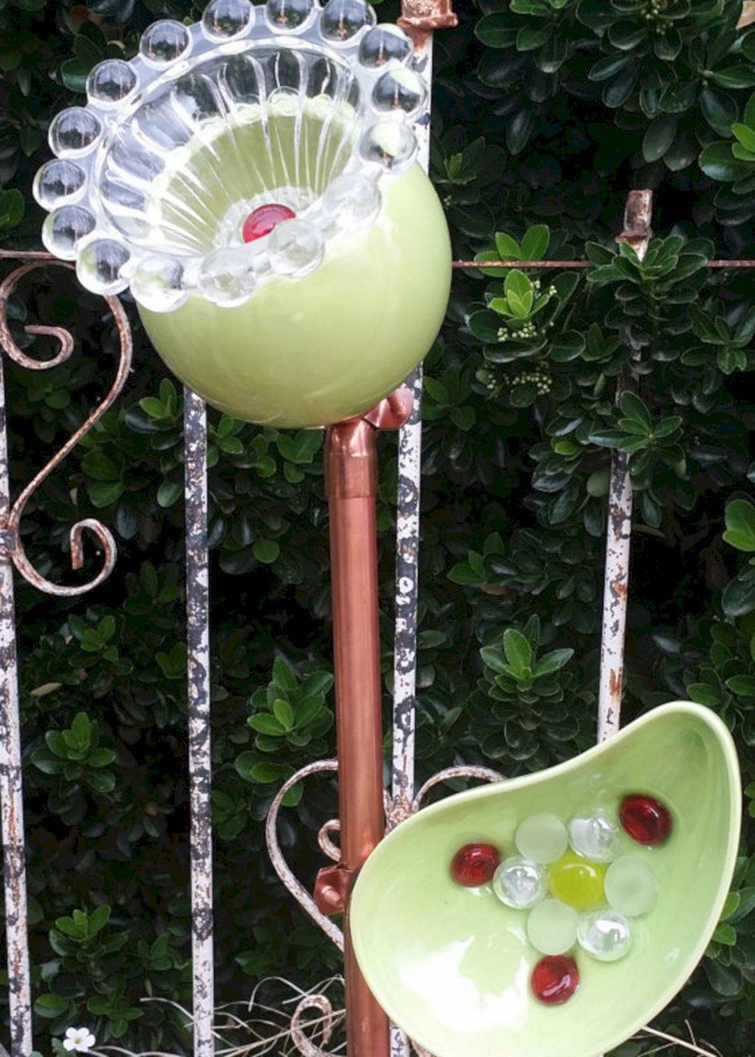Best Glass Totems Garden Art Ideas